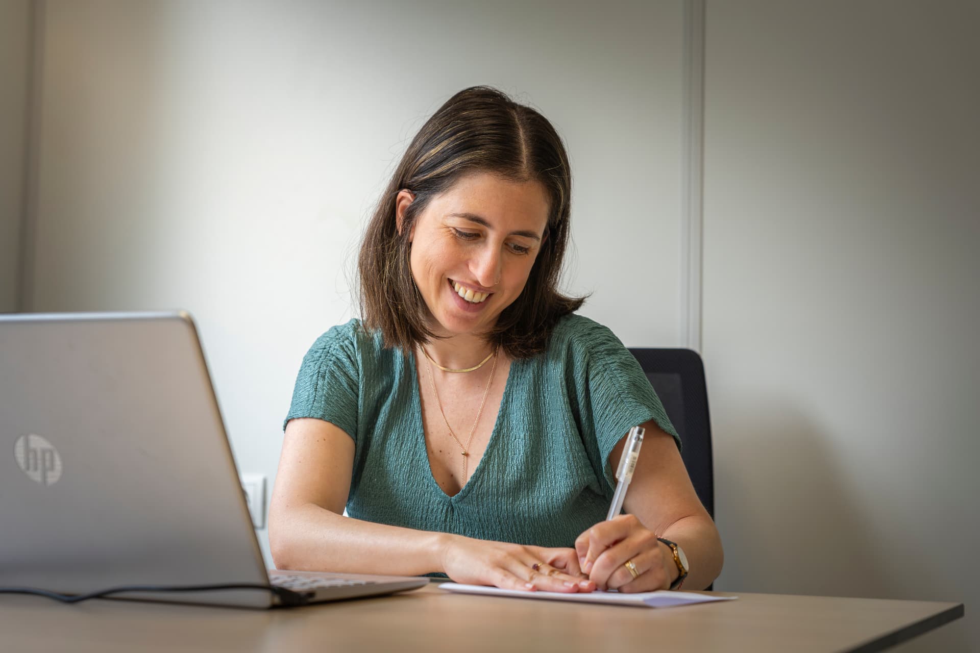 Lihi Engelsman planning a Limitless session at her desk